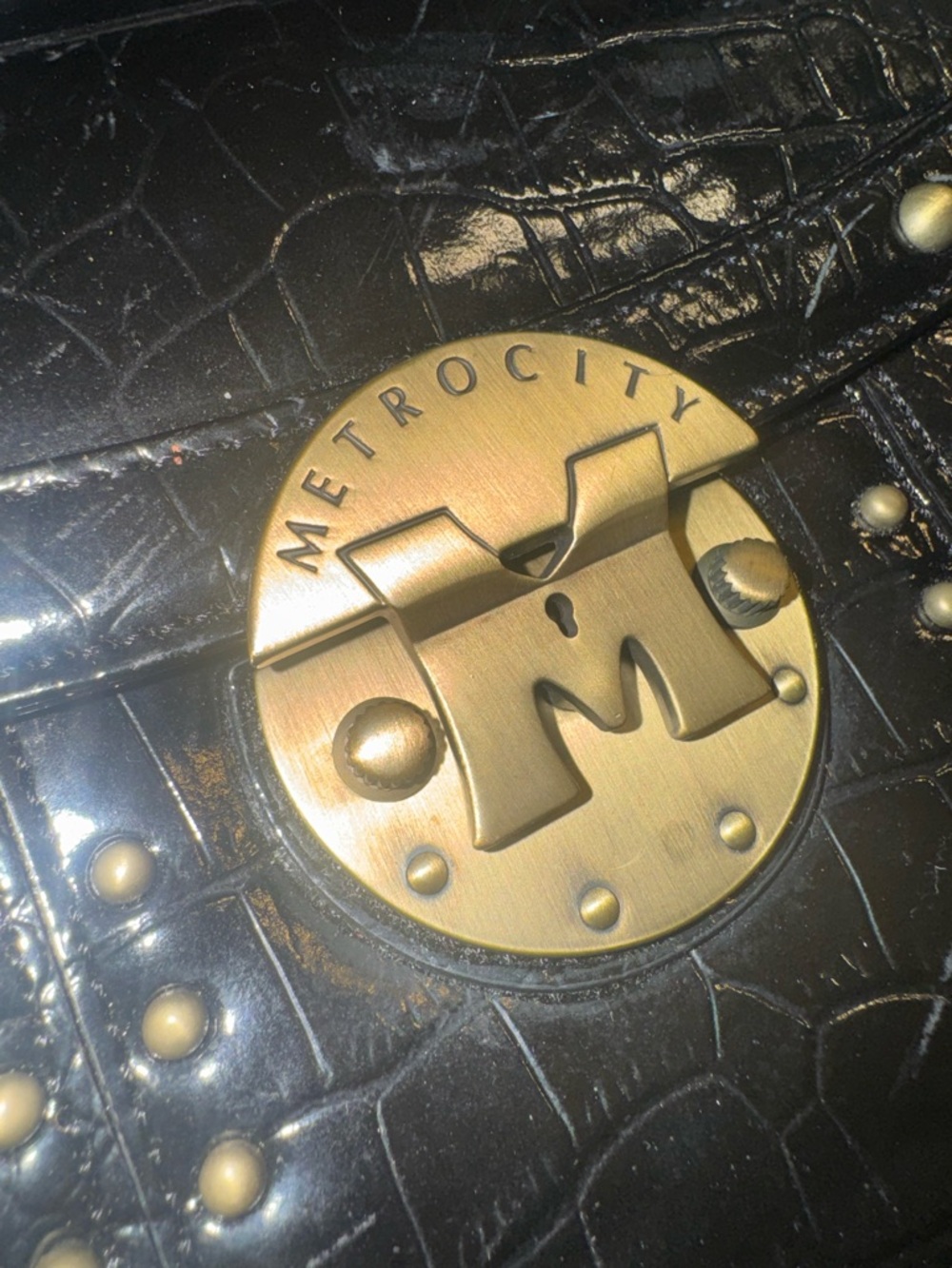 Metrocity Black Croc-Embossed Leather Crossbody with Gold Studs EUC no call outs - Picture 3 of 8